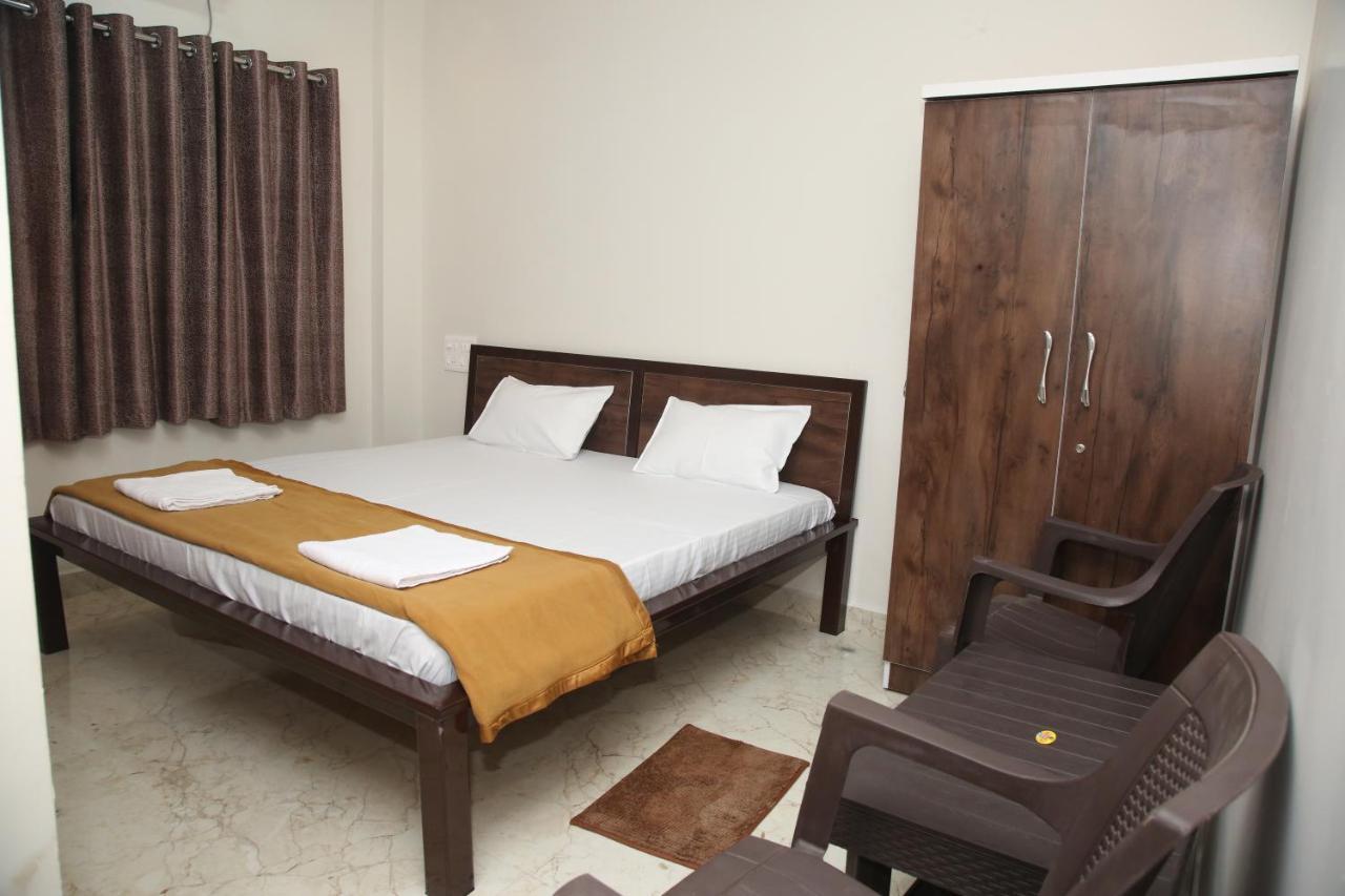 Hotel Madhusudan Executive 戈尔哈布尔 外观 照片