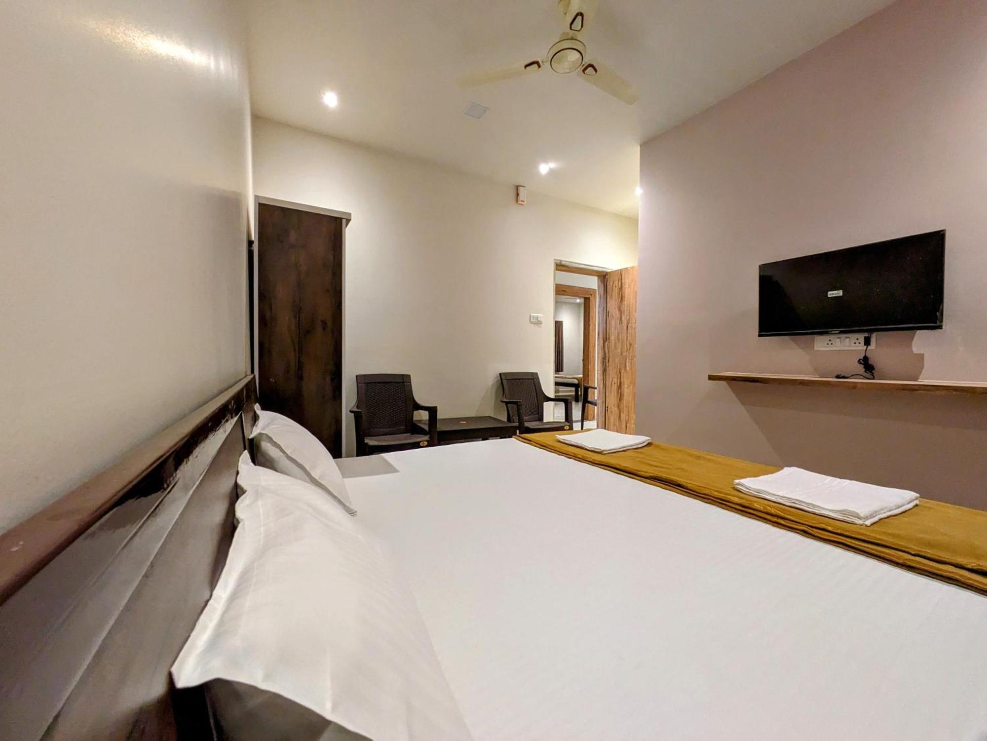 Hotel Madhusudan Executive 戈尔哈布尔 外观 照片