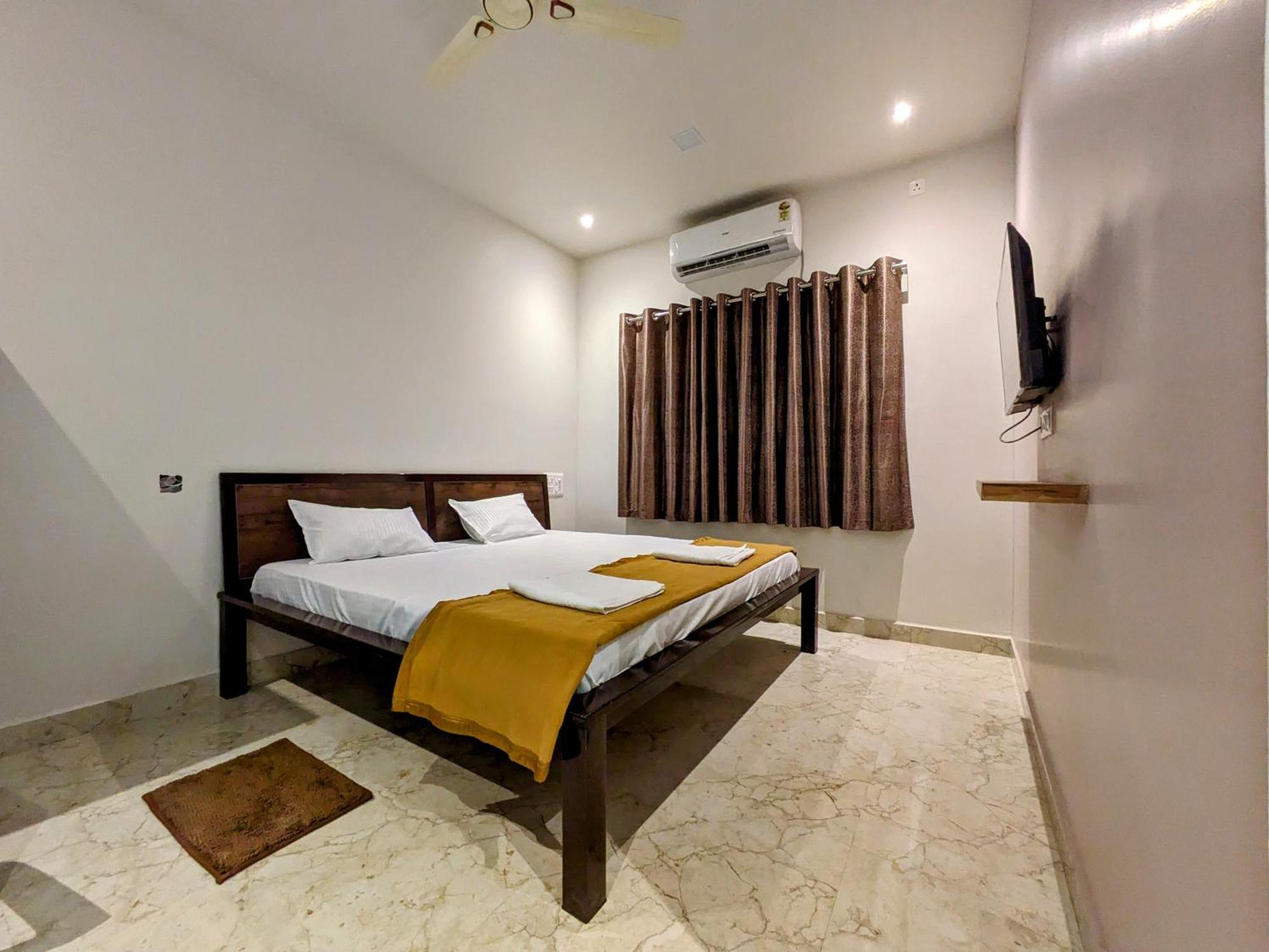 Hotel Madhusudan Executive 戈尔哈布尔 外观 照片