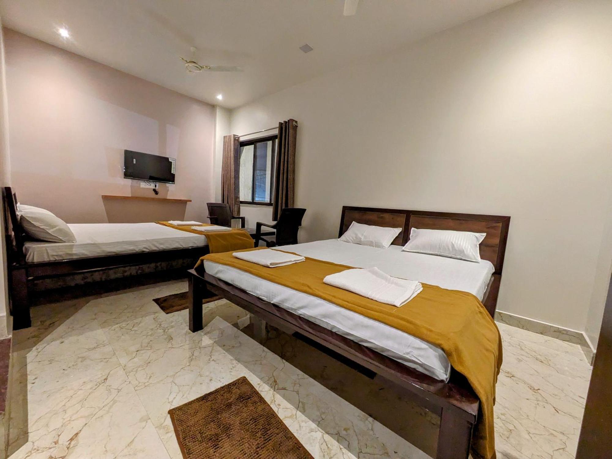 Hotel Madhusudan Executive 戈尔哈布尔 外观 照片